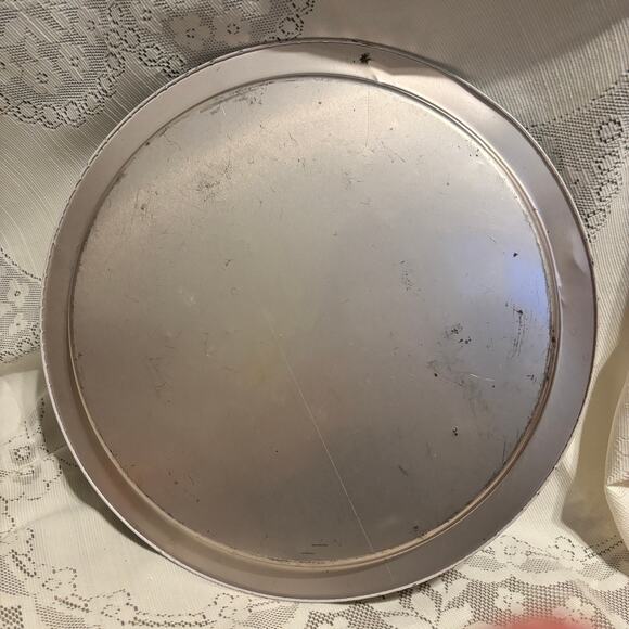 Vintage Christmas Platters set of 2 1984 Christmas Tin Metal Kitsch Bears Santa - Picture 2 of 4